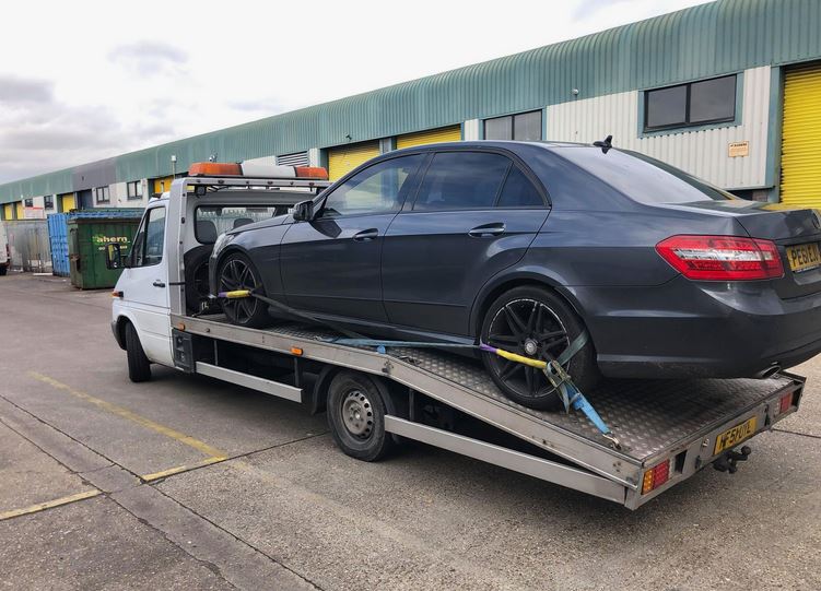 How Professional Car Recovery Services Keep You Safe on the Road