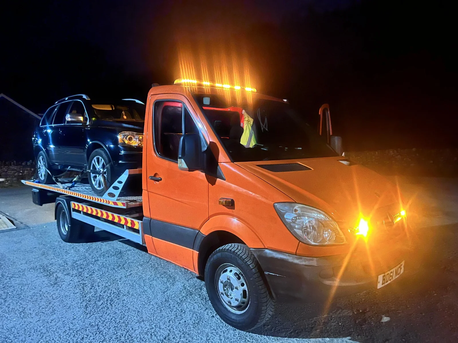 Stuck in the Dark? A Night Motorway Breakdown Safety Guide for Young Drivers